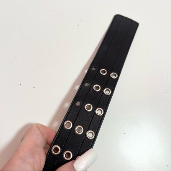 Vintage Y2K 2000s mcbling emo grunge biker rockstar black grommet belt - Picture 8 of 8